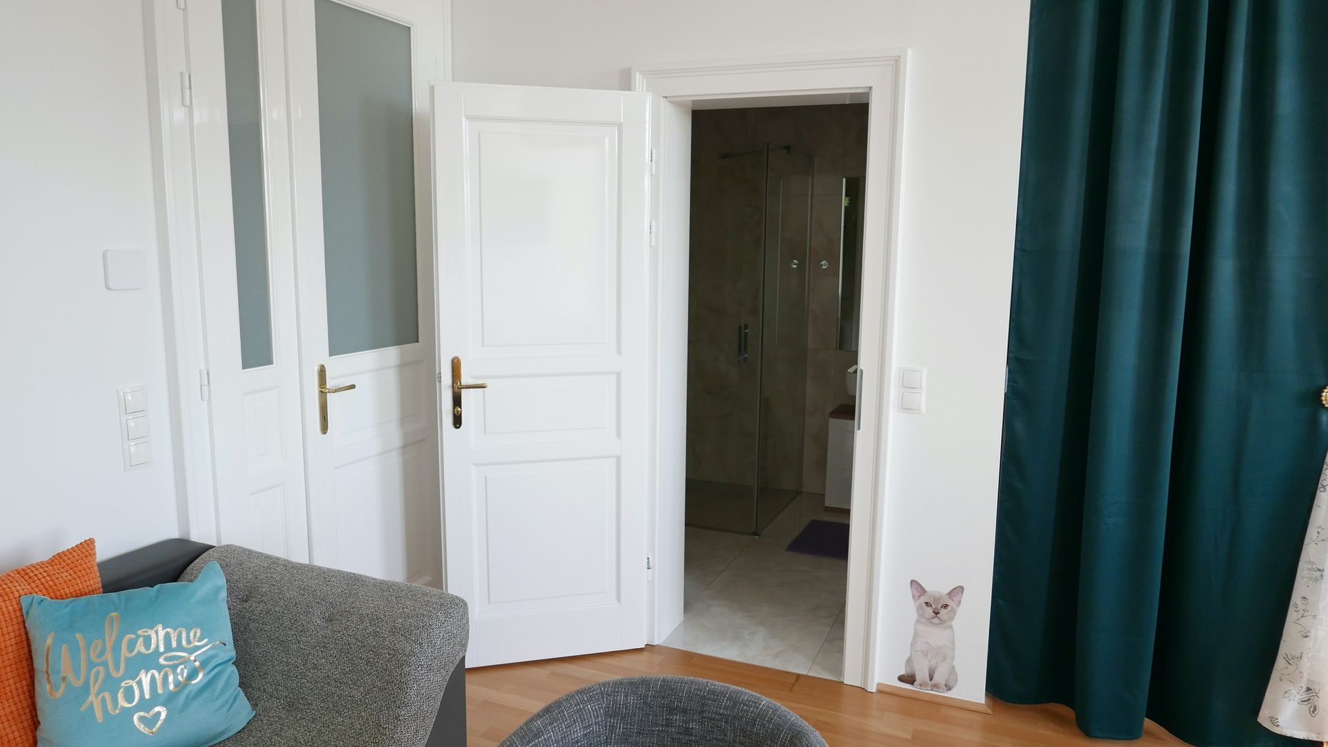 Wohn- /Schlafzimmer . Top 24